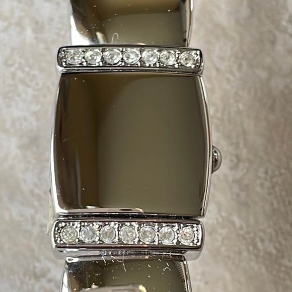 Armitron lady battery water resistant stainless steel - Picture 1 of 8